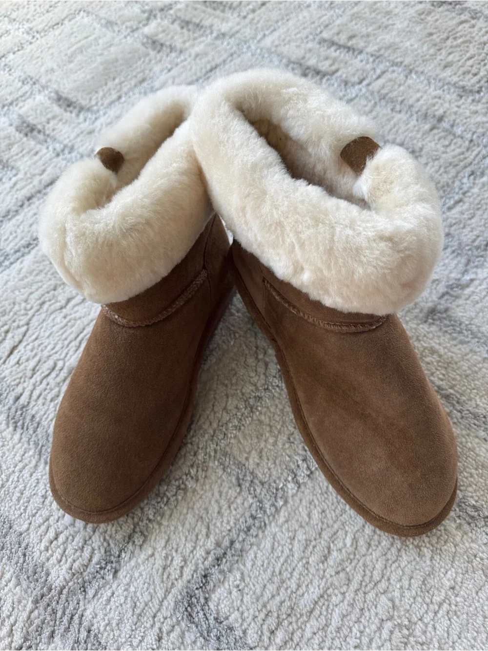 BEARPAW Abby Boots Hickory Suede Sheepskin Collar Buckle Size 11 like new